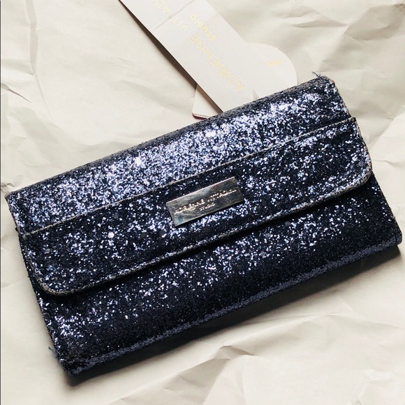 Adrienne Vittadini Handbags - NWT Adrienne Vittadini boxed fold out wallet navy
